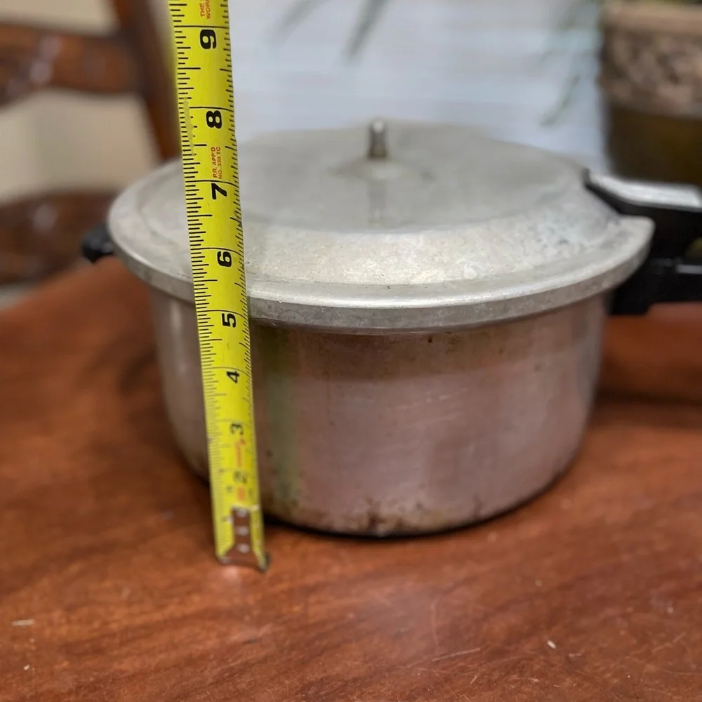 Vintage MIRRO-MATIC Pressure Cooker m-0436